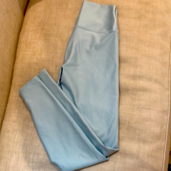 ALO Yoga Pants - Alo High-waist Airlift leggings.